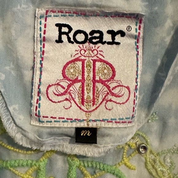 ROAR Western Wear Button Front Rhinestone Top - Picture 5 of 7